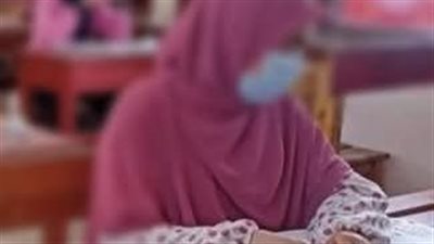 انا مراقبه في ثانويه عامه 
